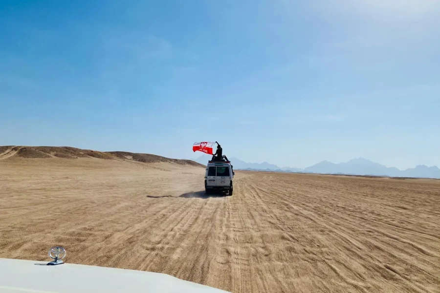 Mega Pustynne Safari Hurghada 2026: Quady, Jeepy i Rodzinna Przygoda