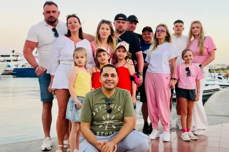 Group of tourists posing for a photo during a Hurghada city tour by Wawel Egypt Tour
